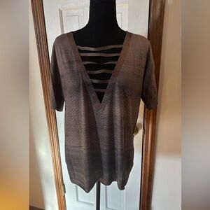 Gilded Intent V-Neck Short Sleeve Top - Gray